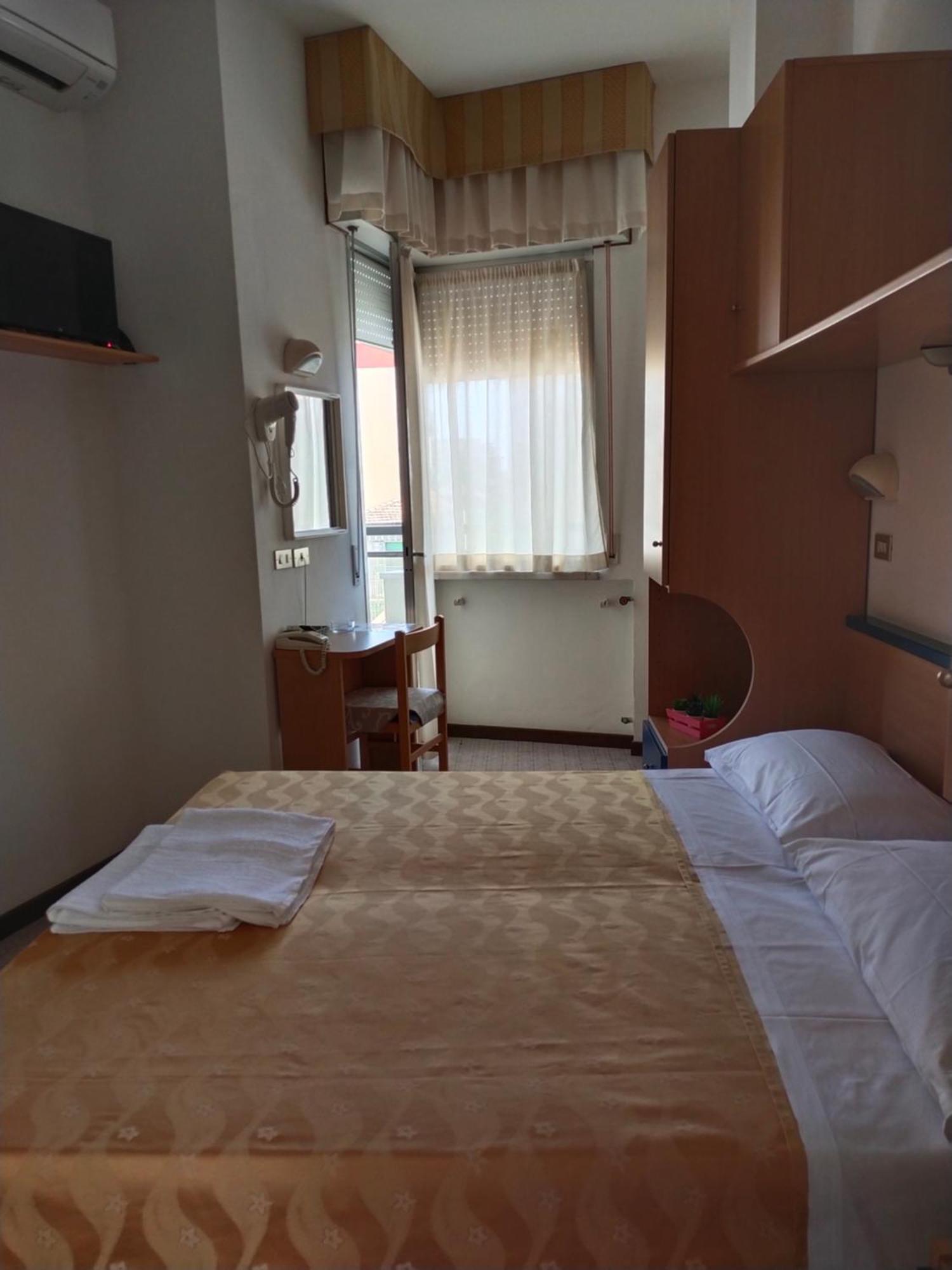 Hotel Goldene Rose Rimini Dış mekan fotoğraf