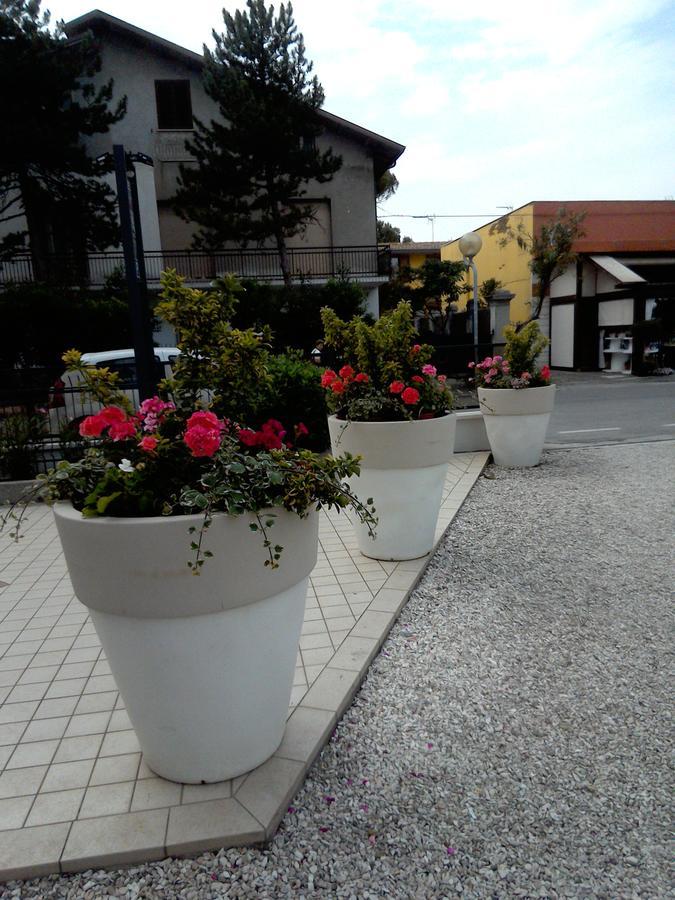 Hotel Goldene Rose Rimini Dış mekan fotoğraf