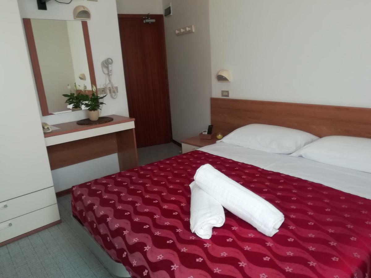 Hotel Goldene Rose Rimini Dış mekan fotoğraf